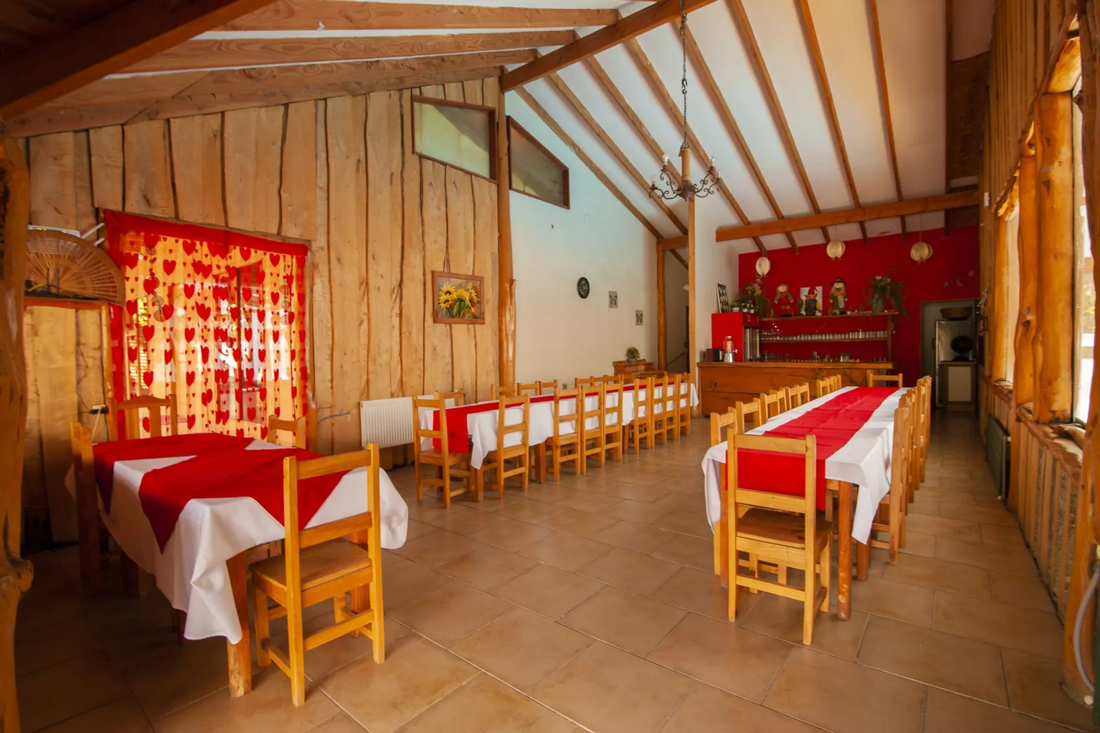 Cafetería del complejo Omilén para grupos