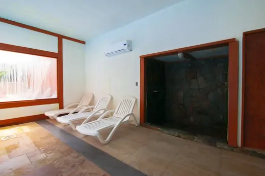 Piscina temperada techada · foto 6 · Cabañas Omilén Pucón